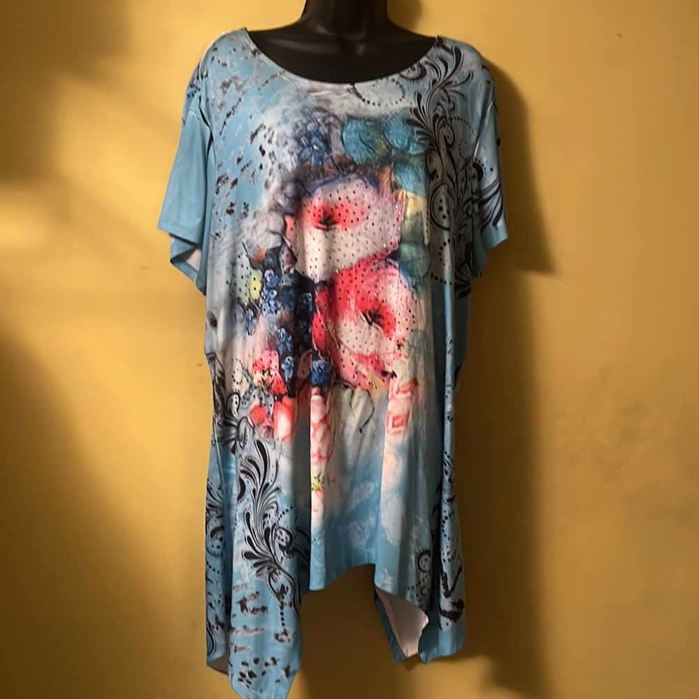 COPY - Lifestyle Woman 1X turquoise print rhinestone studded blouse high-lo hem